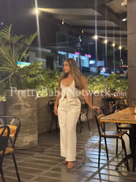 Thick Thigh Blonde Annie—A Chubby British Escort in Santacruz for Dating Night and Sex